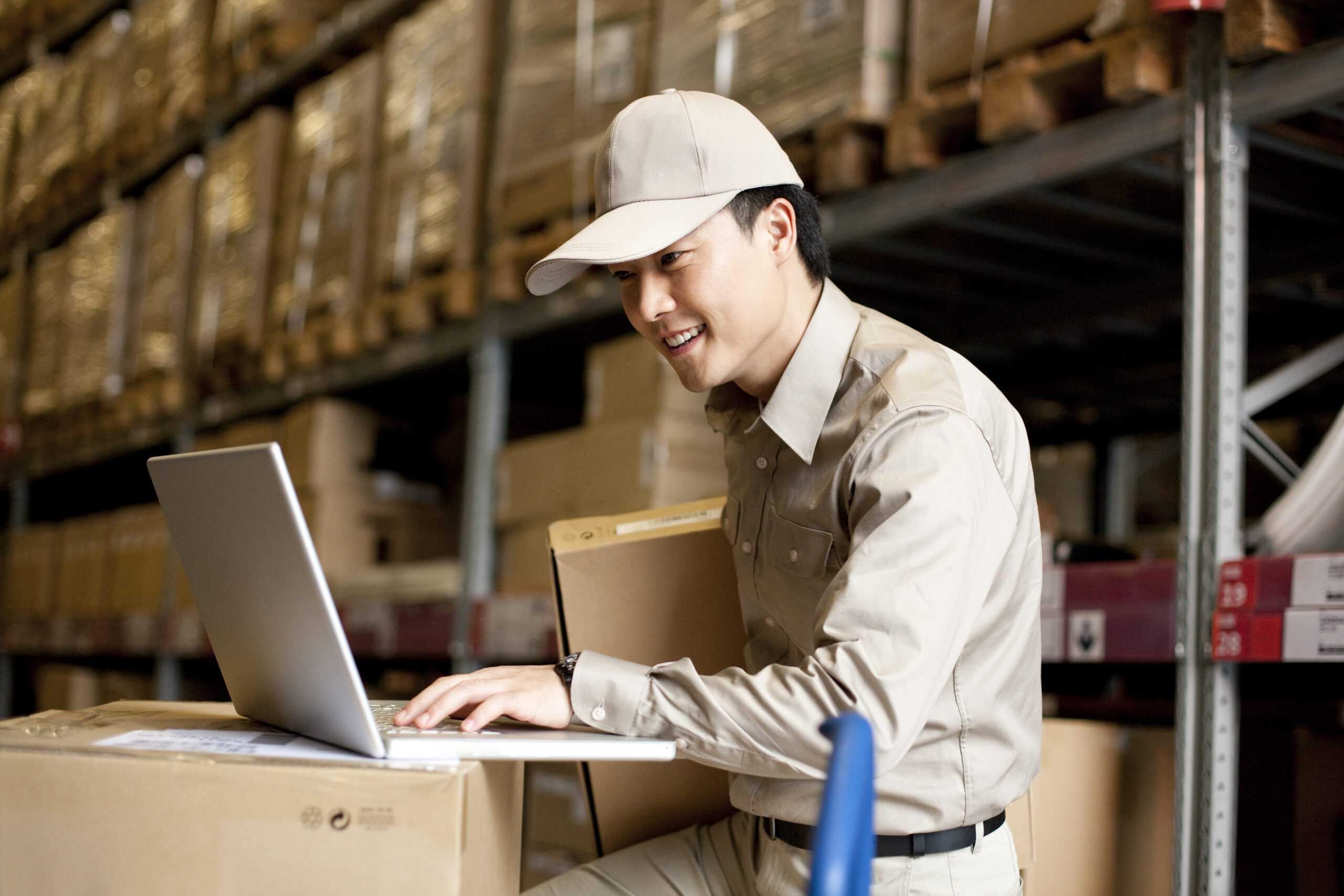 warehouse fulfillment worker using shipedge wms software